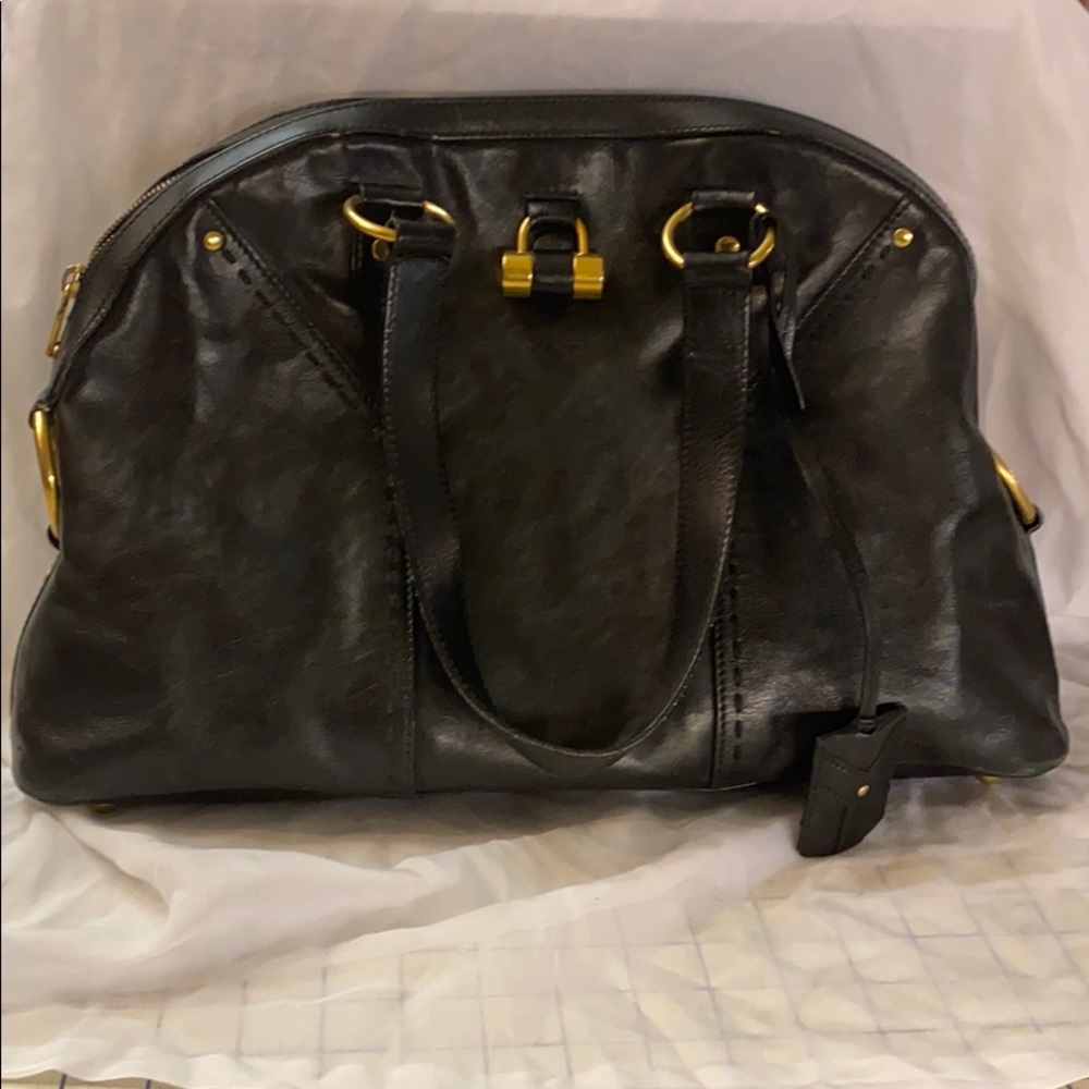 YVES SAINT LAURENT
Medium Muse Shoulder Bag